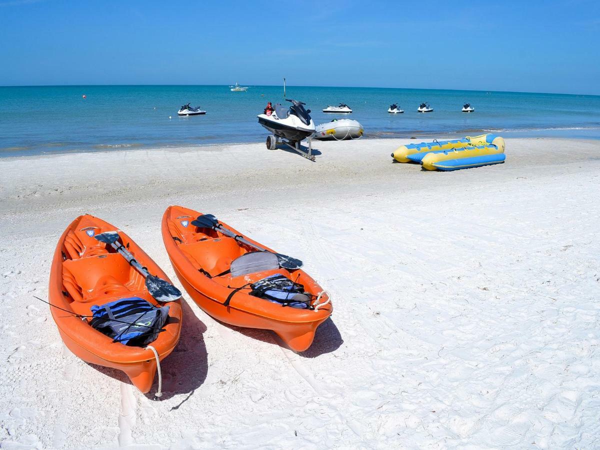 Mont Martre Condo 216 Beachfront 2 Bedroom 2 Bath At Mont Martre Condos 23117 Clearwater Beach Exterior photo