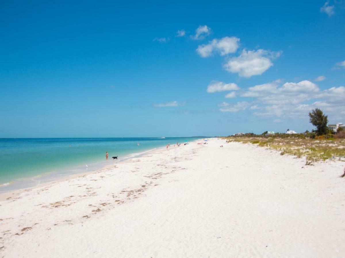 Mont Martre Condo 216 Beachfront 2 Bedroom 2 Bath At Mont Martre Condos 23117 Clearwater Beach Exterior photo